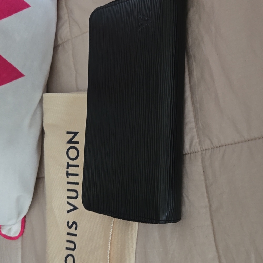 Authentic LV zippy wallet